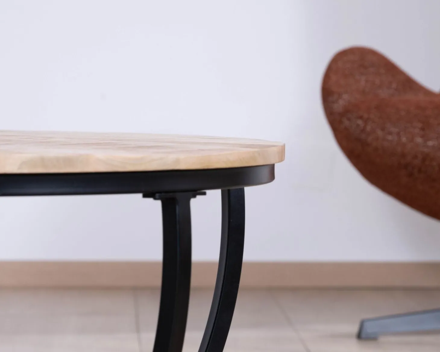 Table basse ronde double plateau en manguier massif et structure métal noir "Loopie"