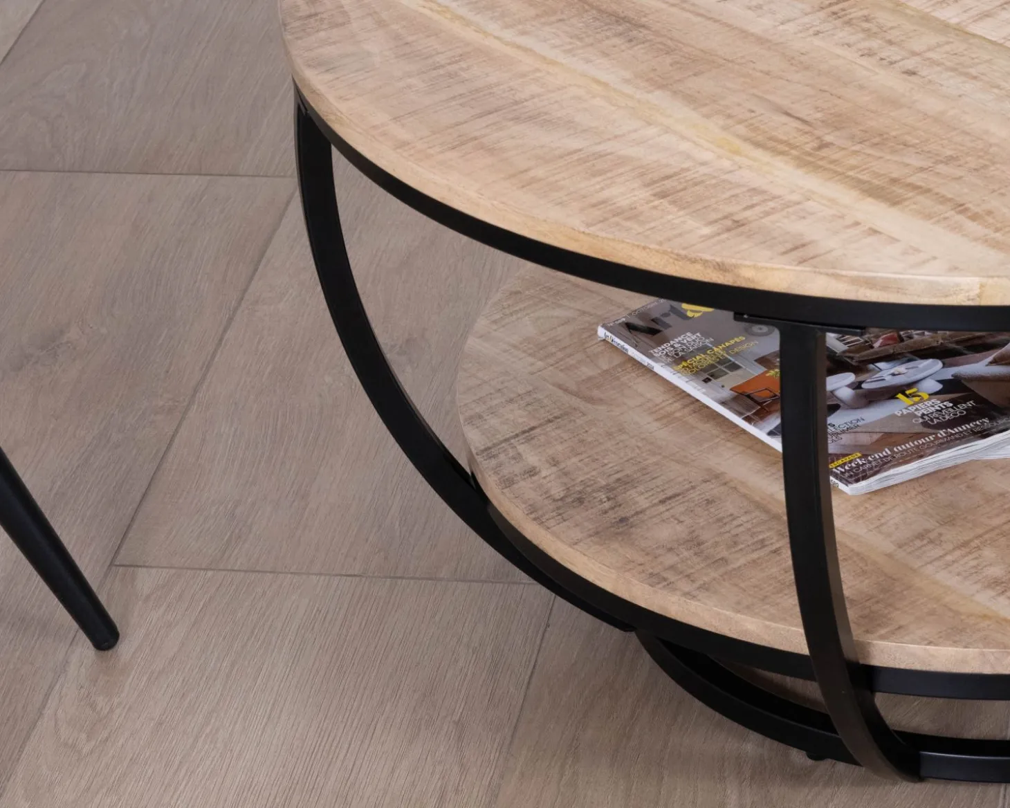 Table basse ronde double plateau en manguier massif et structure métal noir "Loopie"