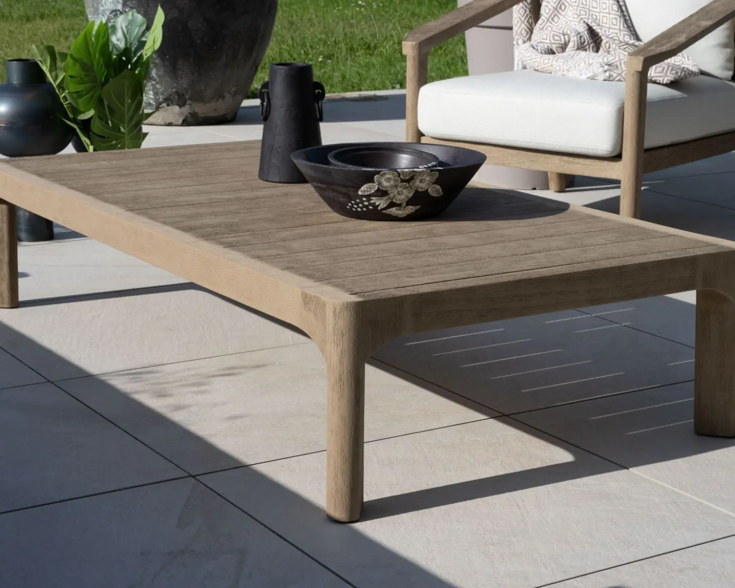 Table basse spécial extérieur design épuré en teck finition naturelle sablée "Vérone"