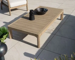 Table basse spécial extérieur design épuré en teck finition naturelle sablée