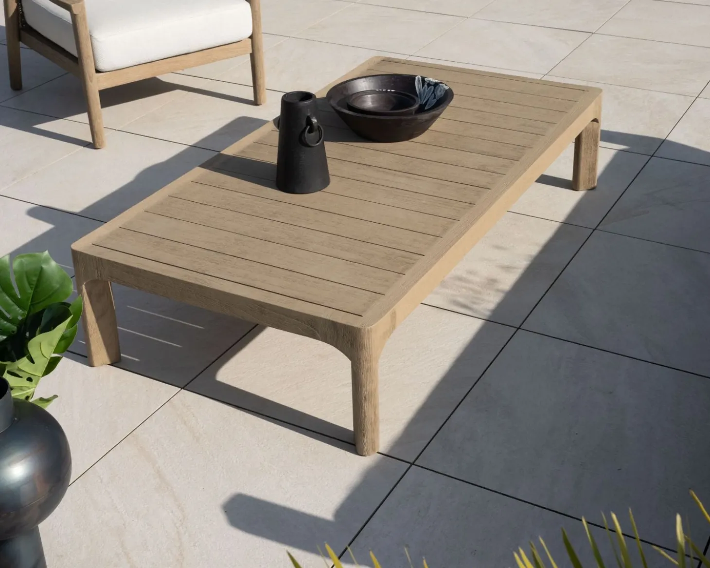 Table basse spécial extérieur design épuré en teck finition naturelle sablée "Vérone"