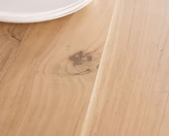 Table de repas carrée 140 cm en acacia et pieds mikado métal 