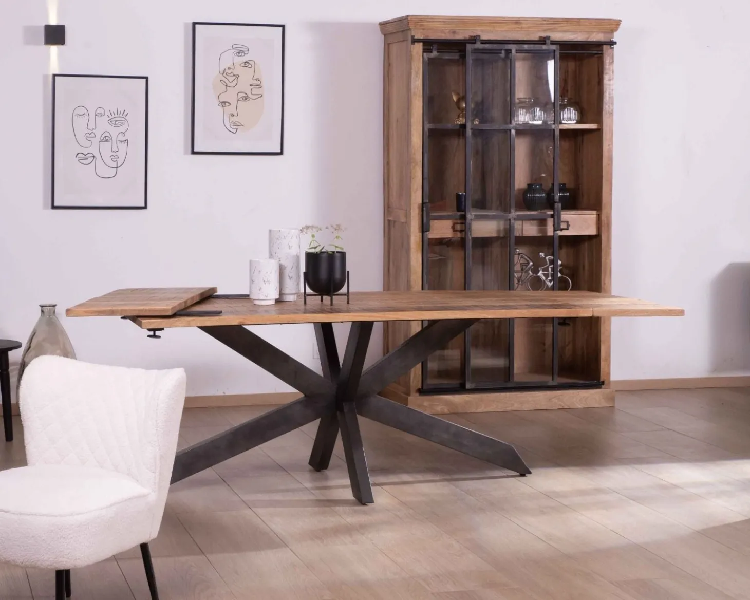 Table de repas extensible 180-260cm pied étoile bois métal "Caractère"