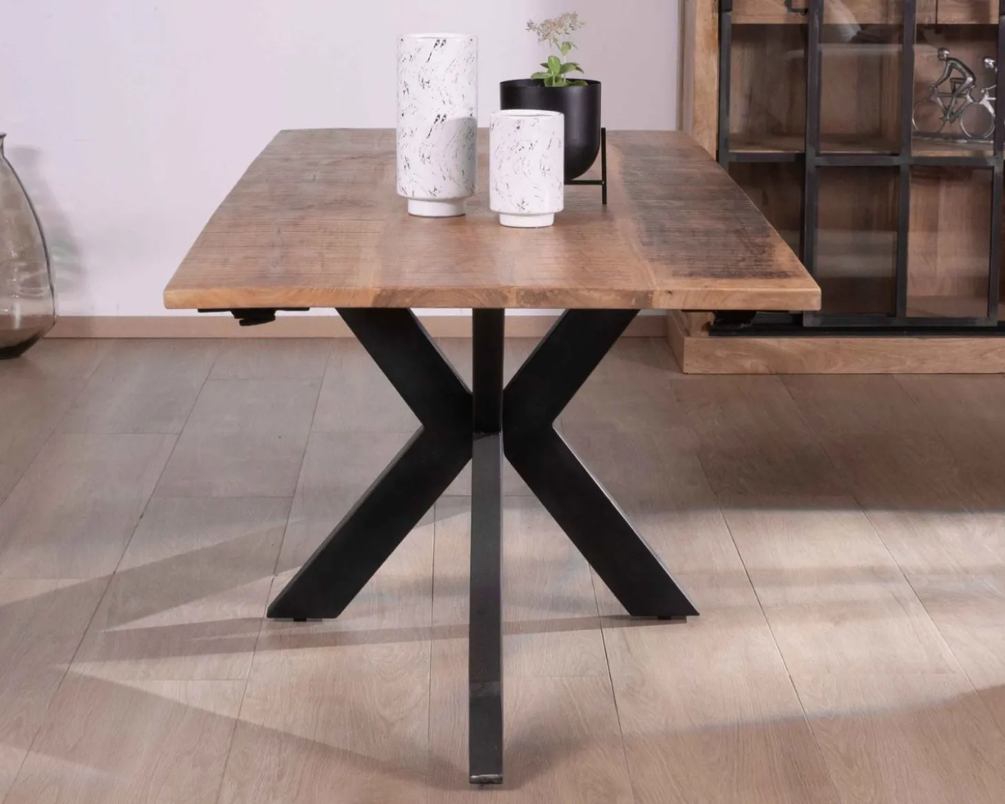 Table de repas extensible 180-260cm pied étoile bois métal "Caractère"