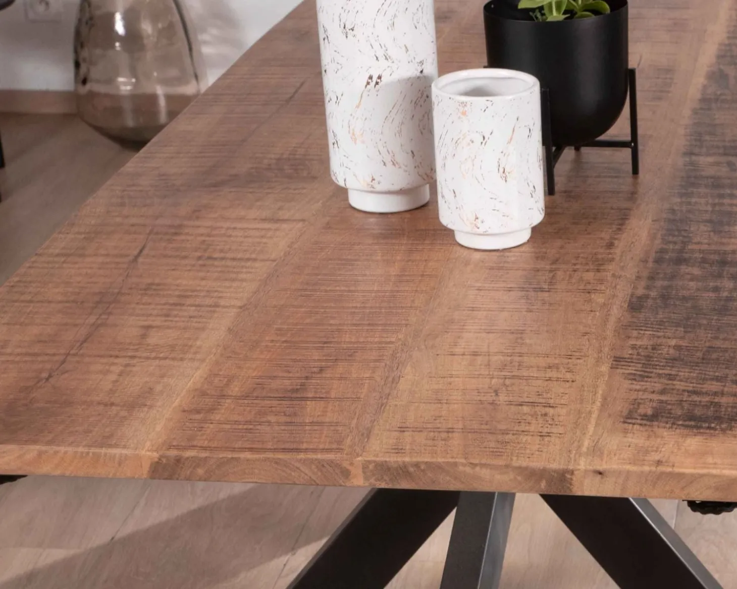 Table de repas extensible 180-260cm pied étoile bois métal "Caractère"