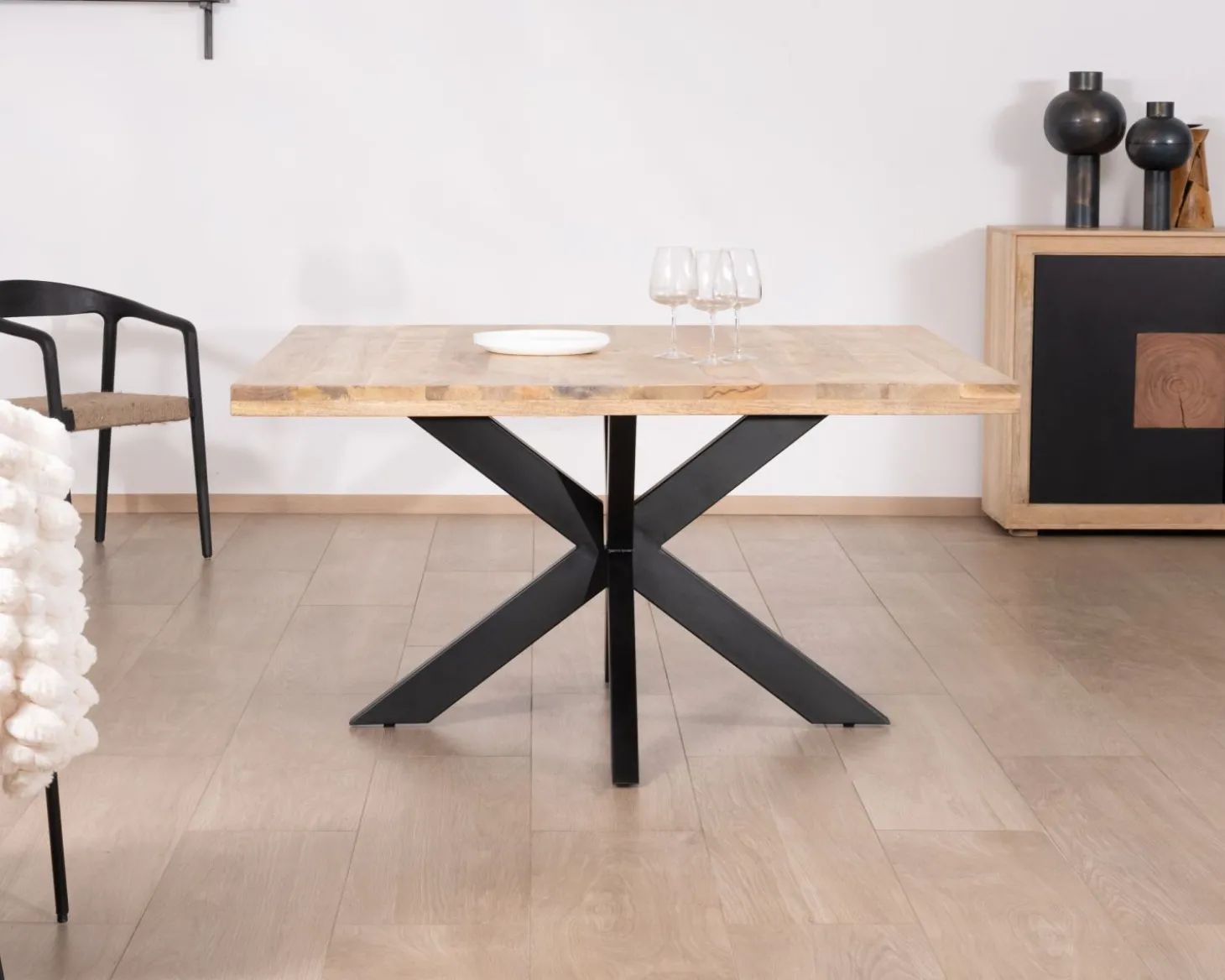 Table de repas industrielle carrée 150x150cm métal et bois "Caractère"