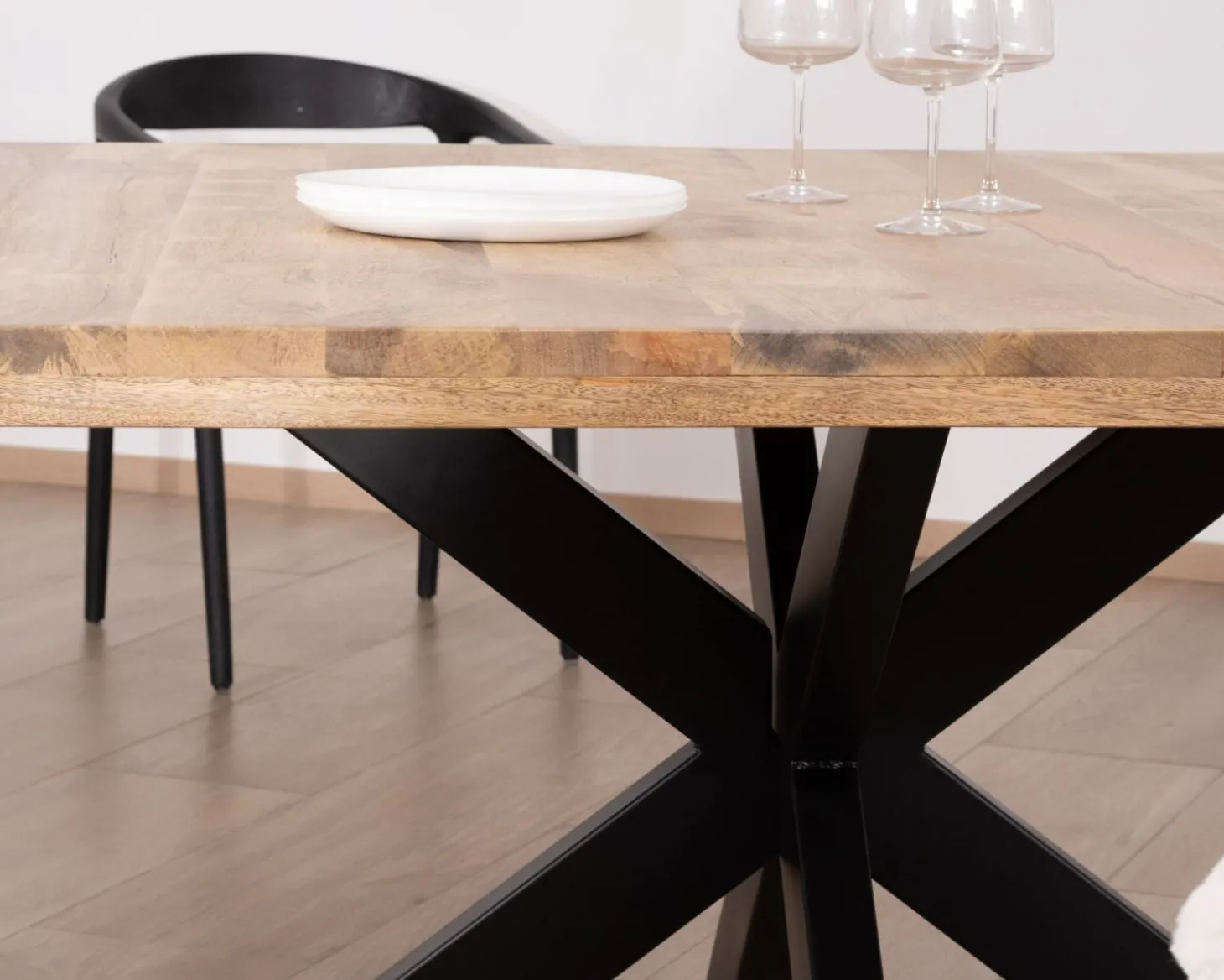 Table de repas industrielle carrée 150x150cm métal et bois "Caractère"
