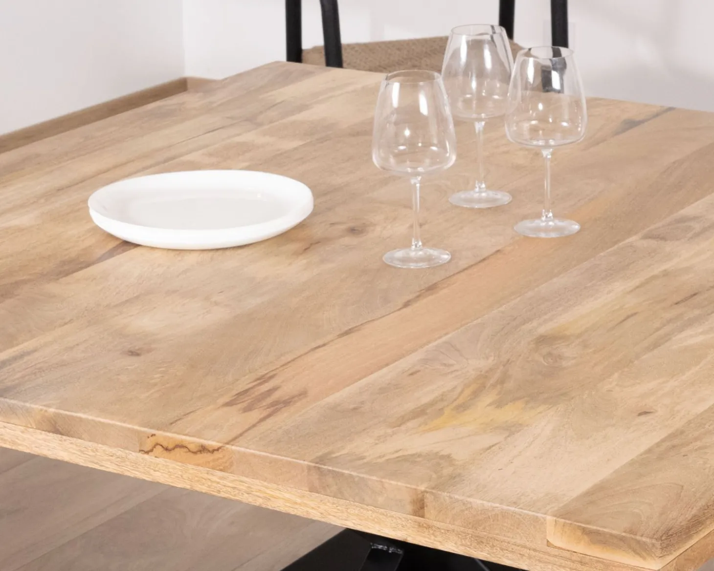 Table de repas industrielle carrée 150x150cm métal et bois "Caractère"