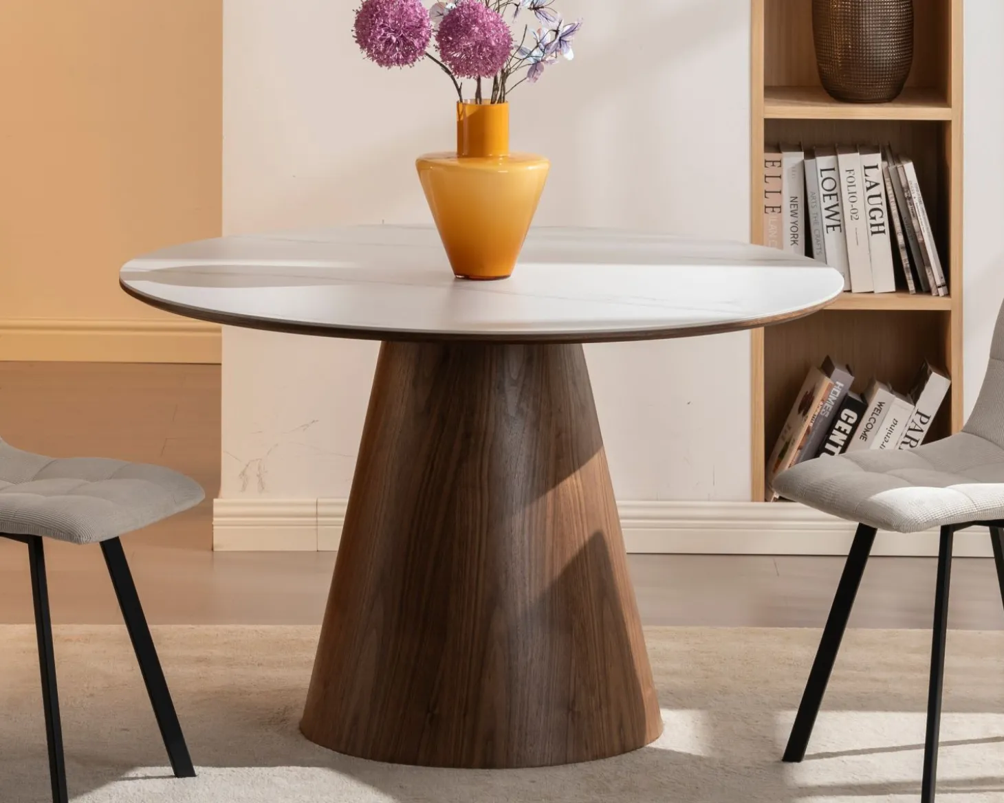 Table de repas ronde 120 cm plateau céramique blanc effet marbre "Oria" piètement aspect noyer