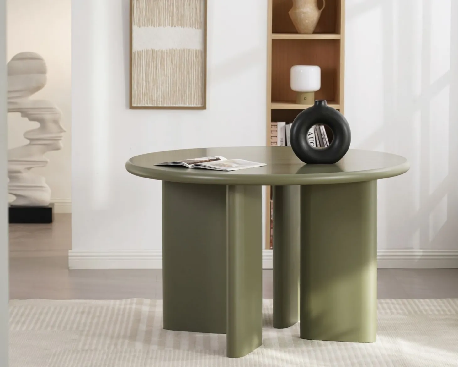 Table de repas ronde coloris vert sauge "Odyna" 120 cm piètement sculptural