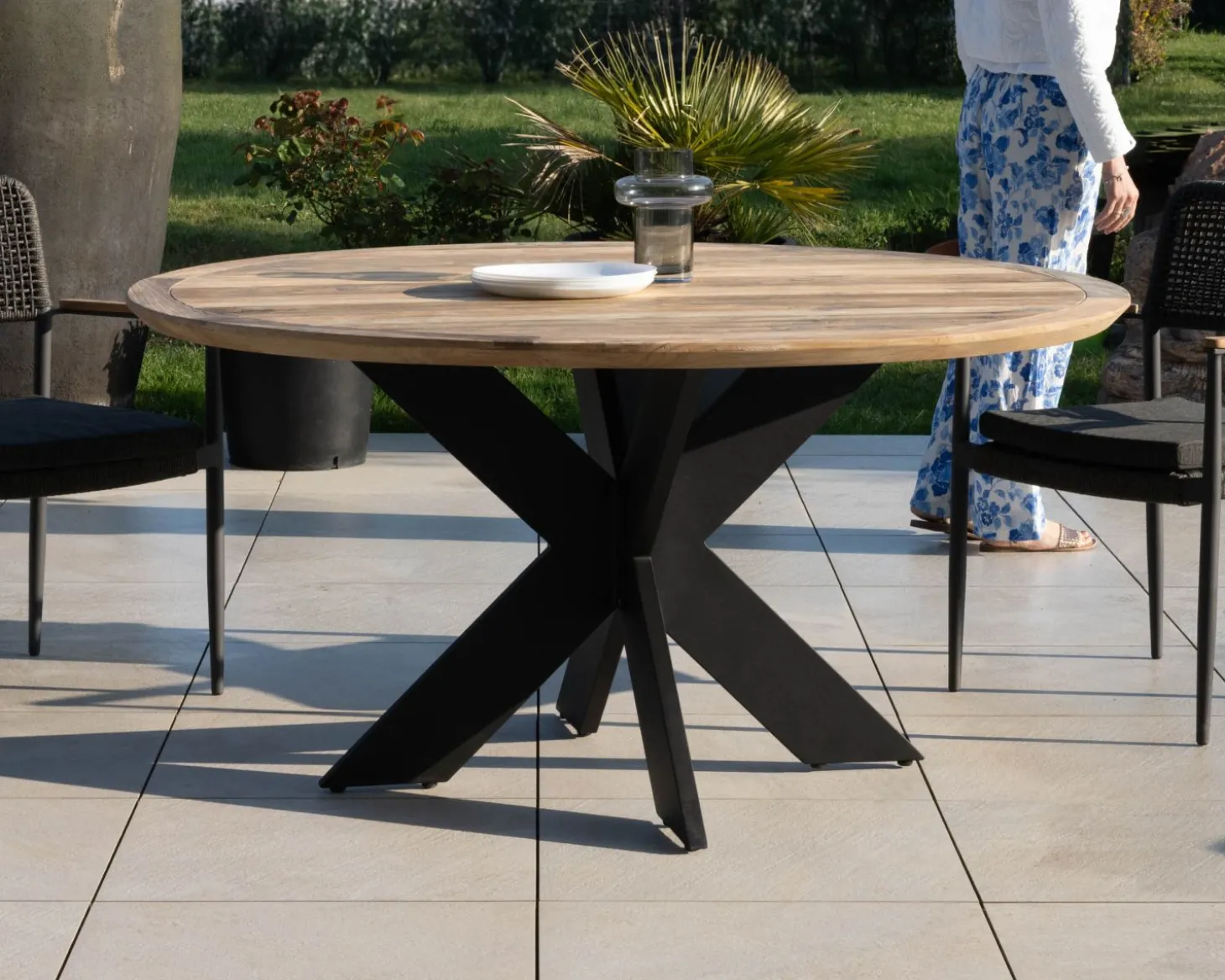 Table de repas ronde pour extérieur en teck et aluminium "Ozone" 130 cm