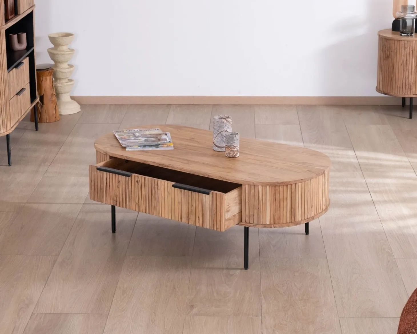 Table de salon ovale design newtro avec grand tiroir traversant "Bopee"