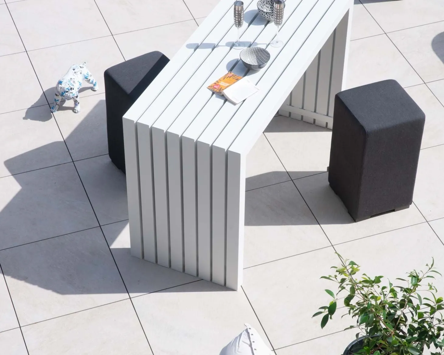 Table haute design en aluminium blanc 160cm "Java Island"