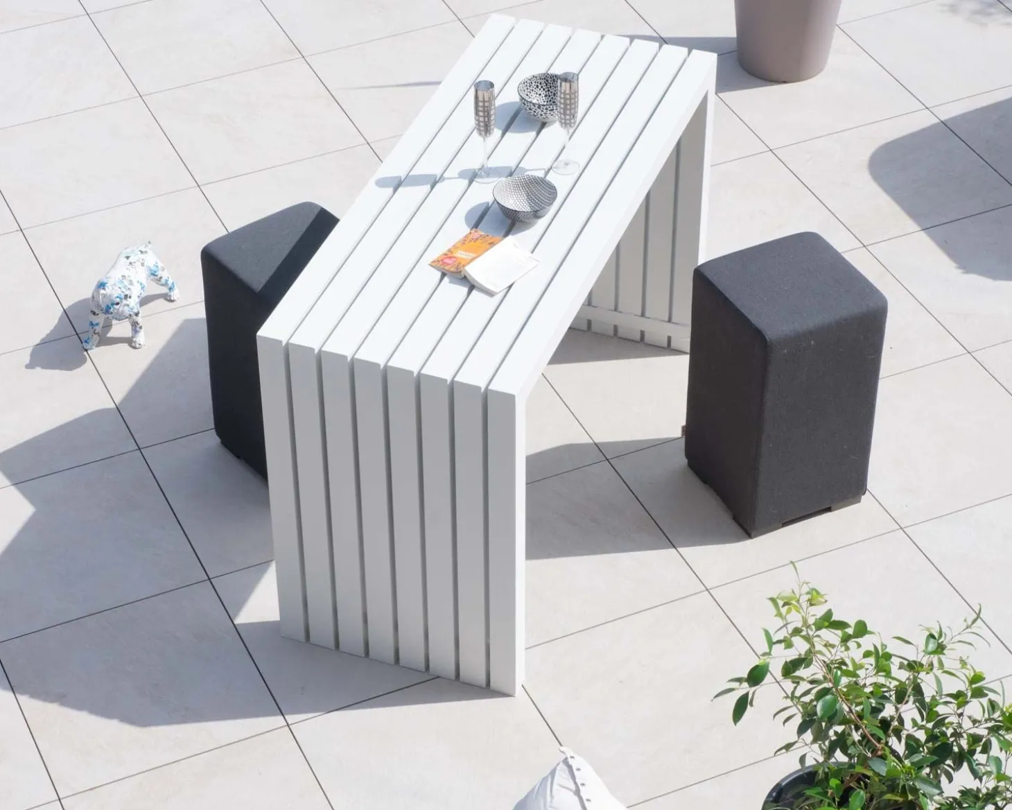Table haute design en aluminium blanc 160cm "Java Island"