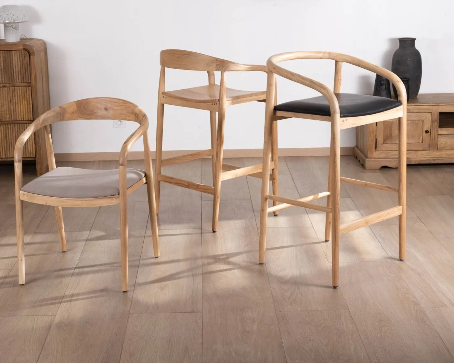 Tabouret de bar en acacia design épuré avec dosseret "Vogue"