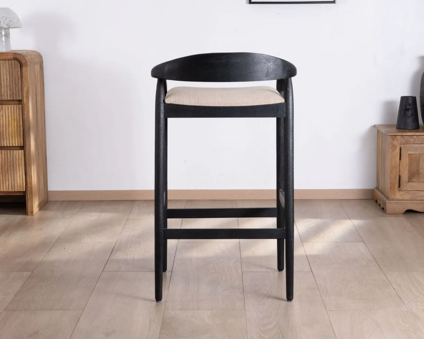 Tabouret de bar noir design avec dosseret bois et assise rembourrée "Vogue"