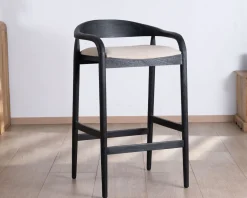 Tabouret de bar noir design avec dosseret bois et assise rembourrée