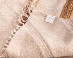 Tapis beige en coton orné de jute tressée 120 x 180 cm "Ethnic"