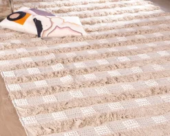 Tapis multi textures beige tissé main 