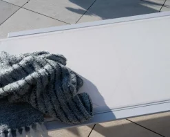 Transat blanc design épuré en aluminium et textilène 